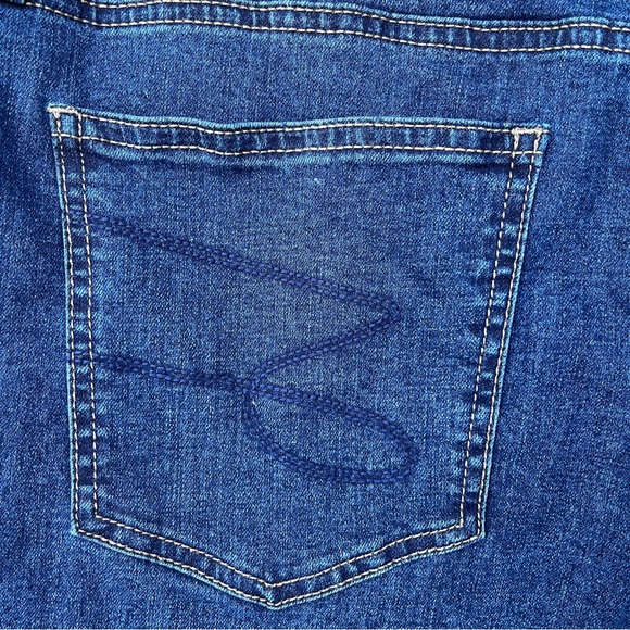 •Seven7• Women's Relaxed Denim Bermuda Shorts - Size 12 - Picture 5 of 9